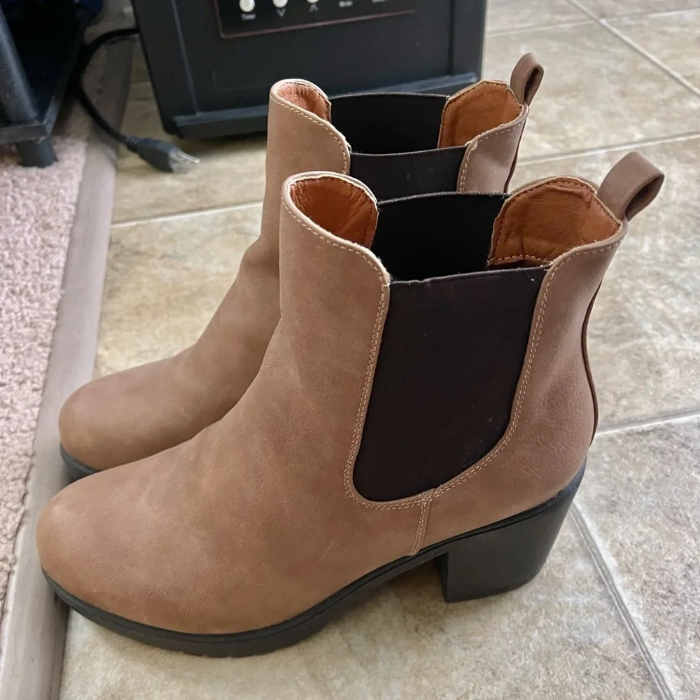 Women's DREAM PAIR Chelsea chunky heel ankle boots